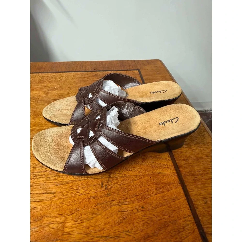 Clarks Womens 8M Brown Sandals Slide Wedge Strappy Leather Cutout 88456